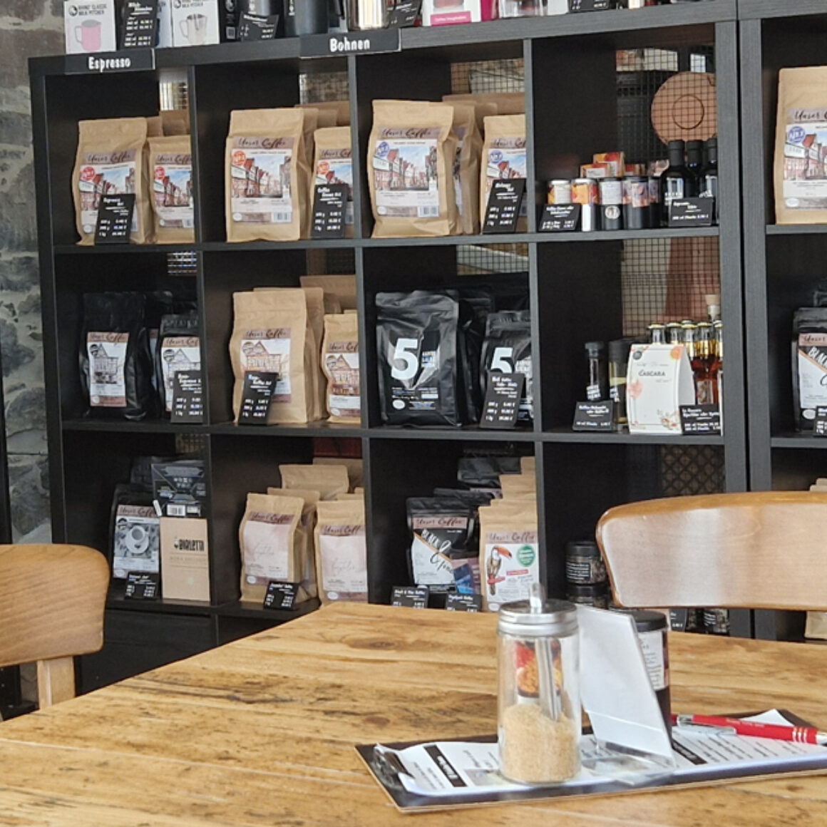 Am 23.06.25 trafen sich Unternehmerinnen und Unternehmer im Rahmen der BVMW.LokalZeit des BVMW Wetterau in Nidda bei und in der Kaffeerösterei Philipp und nicht in Venedig.